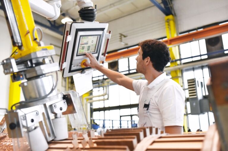 Blog 8 Supply Chain Finance in the Manufacturing Industry: Liquidity, Resilience, and Risk Management